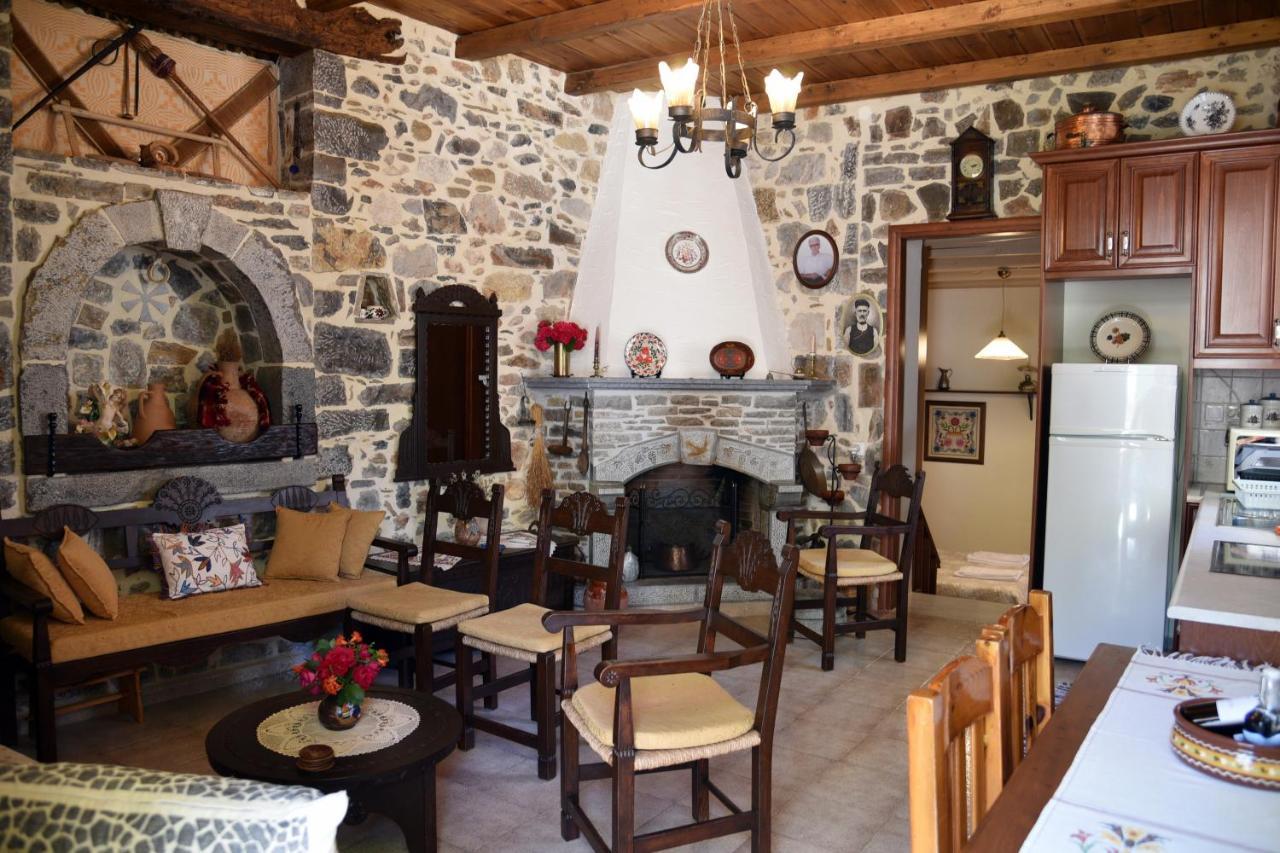Traditional Residence With Terrace Latsida Esterno foto