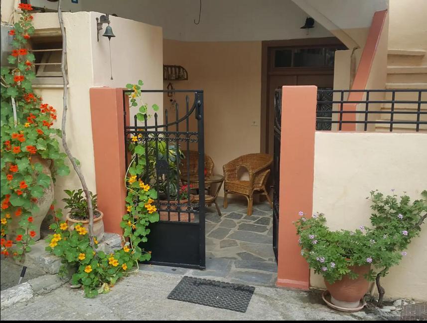 Traditional Residence With Terrace Latsida Esterno foto